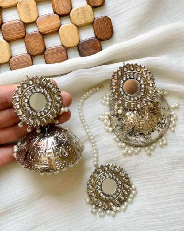 Beautiful & Stunning Jhumki Teeka Set