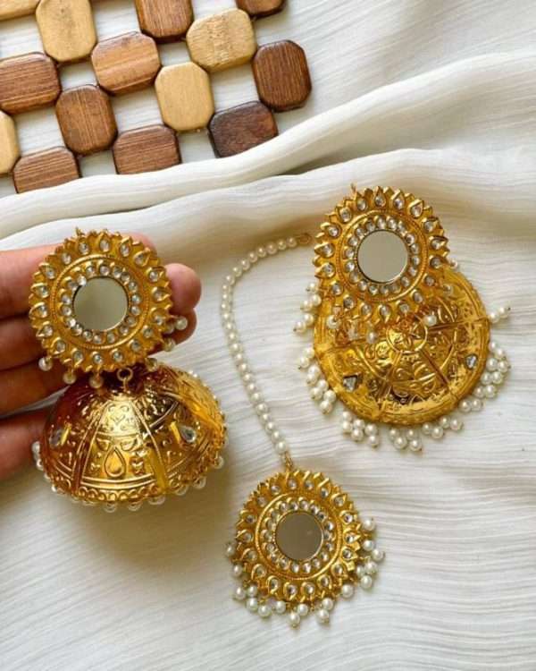 Beautiful & Stunning Jhumki Teeka Set