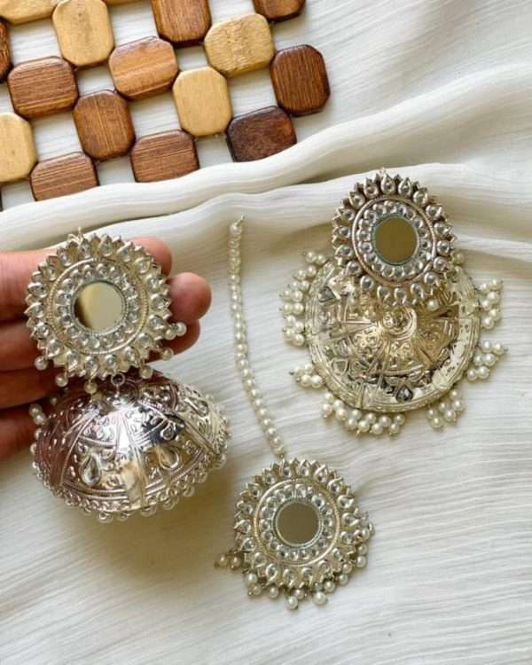 Beautiful & Stunning Jhumki Teeka Set