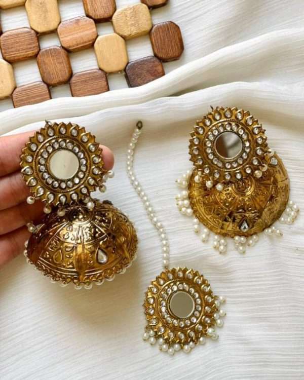 Beautiful & Stunning Jhumki Teeka Set