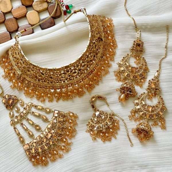 Gorgeous Kundan Bridal Set