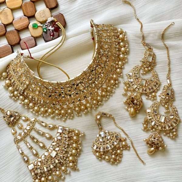 Gorgeous Kundan Bridal Set