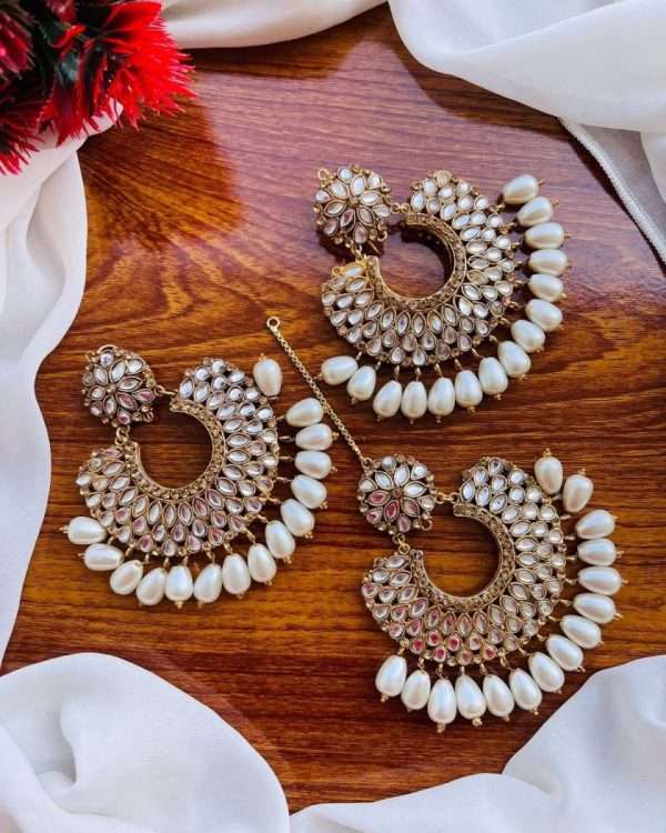 Kundan Earrings & Tika Set