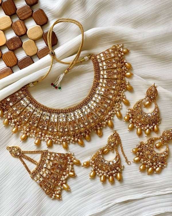 Beautiful Fine Quality Necklace Set