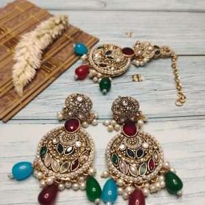 Beautiful Kundan Earrings & Tika Set